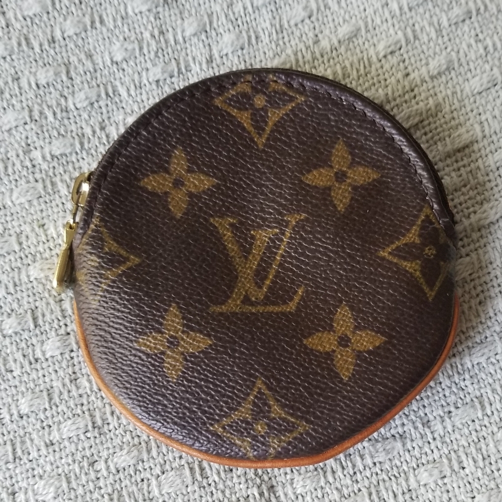 Louis Vuitton vintage round coin purse